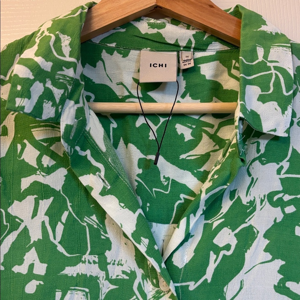 ICHI Regine Green And White Abstract Pattern Blouse - Picture 3 of 4